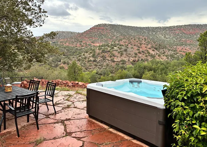 Elysian Escape Stunning Views Above-ground Private Trail To Creek Pet Family-friendly Holiday home *