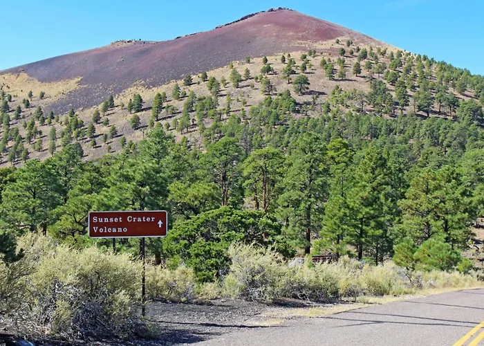 Elysian Escape Stunning Views Above-ground Private Trail To Creek Pet Family-friendly Holiday home *