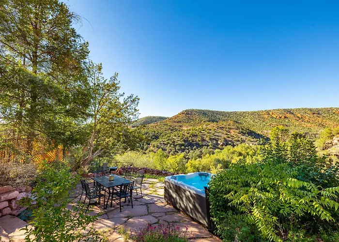 Elysian Escape Stunning Views Above-ground Private Trail To Creek Pet Family-friendly Holiday home