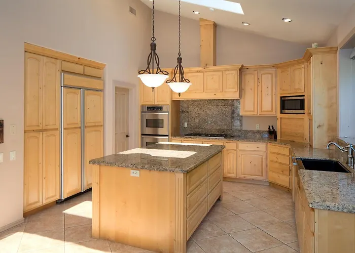 Holiday home Elysian Escape Stunning Views Above-ground Private Trail To Creek Pet Family-friendly *