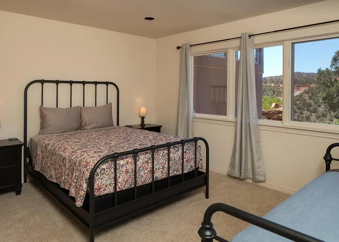 Holiday home Elysian Escape Stunning Views Above-ground Private Trail To Creek Pet Family-friendly