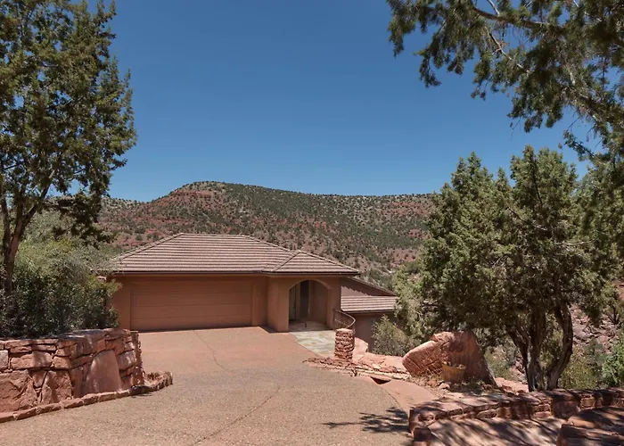 Elysian Escape Stunning Views Above-ground Private Trail To Creek Pet Family-friendly Holiday home *