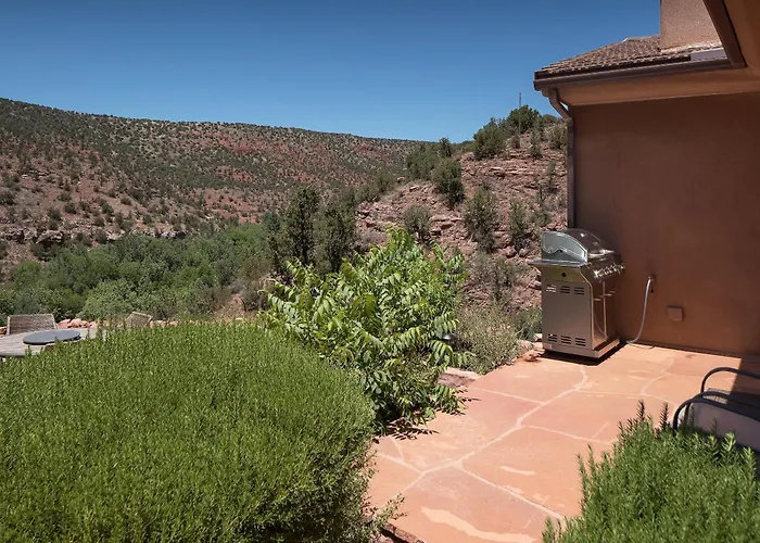 Holiday home Elysian Escape Stunning Views Above-ground Private Trail To Creek Pet Family-friendly *