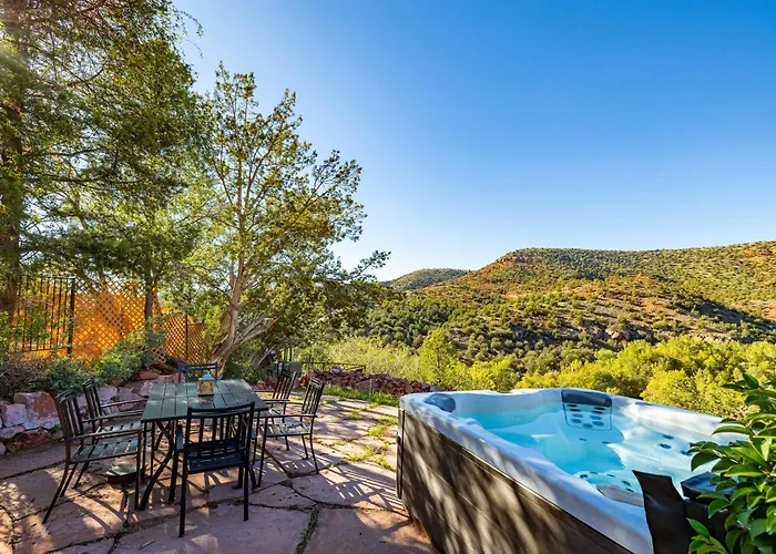 Holiday home Elysian Escape Stunning Views Above-ground Private Trail To Creek Pet Family-friendly