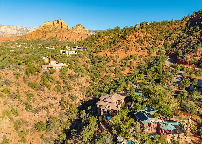 Holiday home Elysian Escape Stunning Views Above-ground Private Trail To Creek Pet Family-friendly