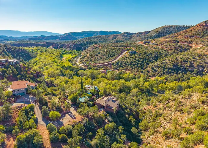 Holiday home Elysian Escape Stunning Views Above-ground Private Trail To Creek Pet Family-friendly *