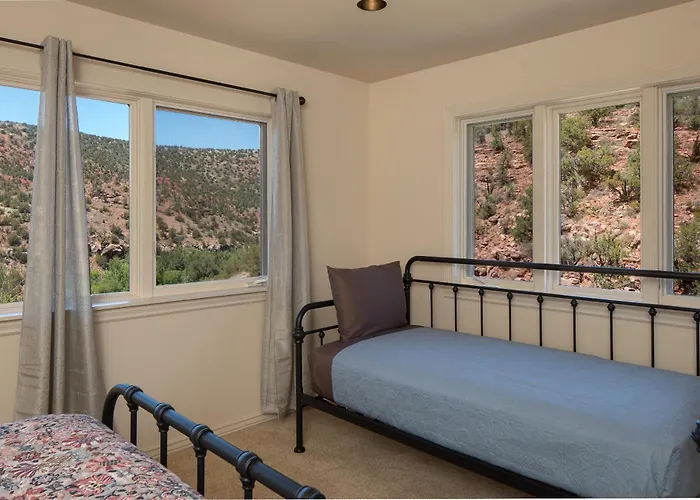 Elysian Escape Stunning Views Above-ground Private Trail To Creek Pet Family-friendly *